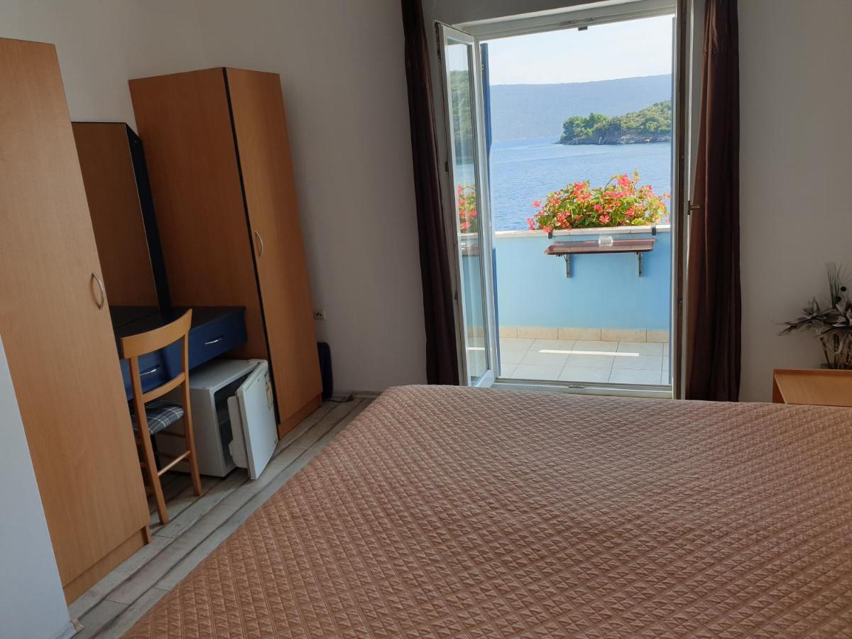 ヴァルン Sobe Mamalu Bed & Breakfast エクステリア 写真