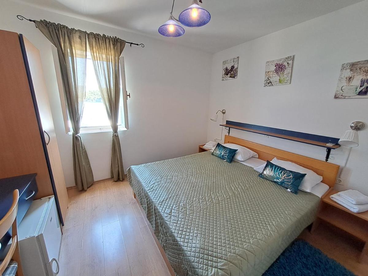 ヴァルン Sobe Mamalu Bed & Breakfast エクステリア 写真