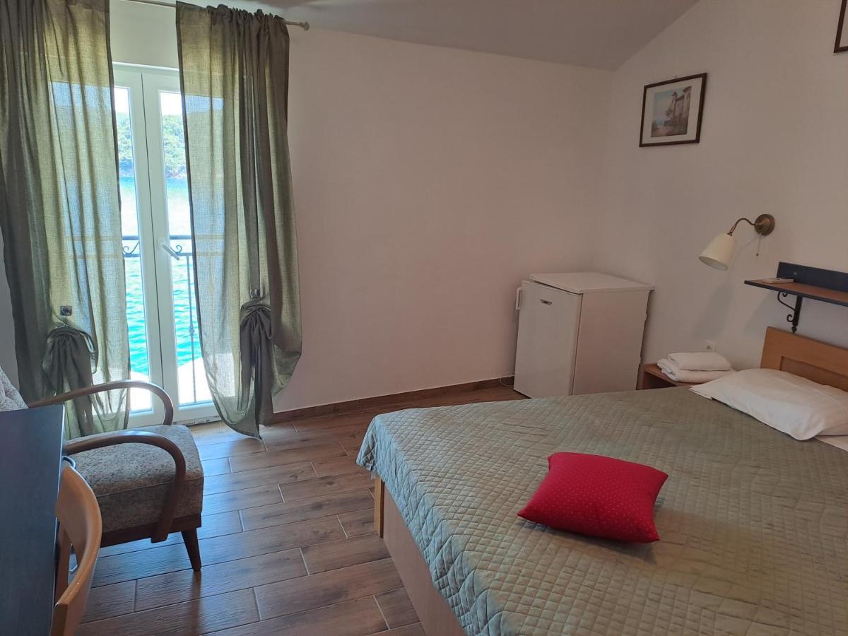ヴァルン Sobe Mamalu Bed & Breakfast エクステリア 写真